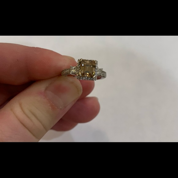 Beautiful one of a kind engagement ring found at an estate sale - Picture 3 of 5